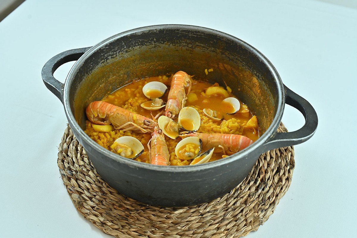 Arroz meloso con cigalas y almejas